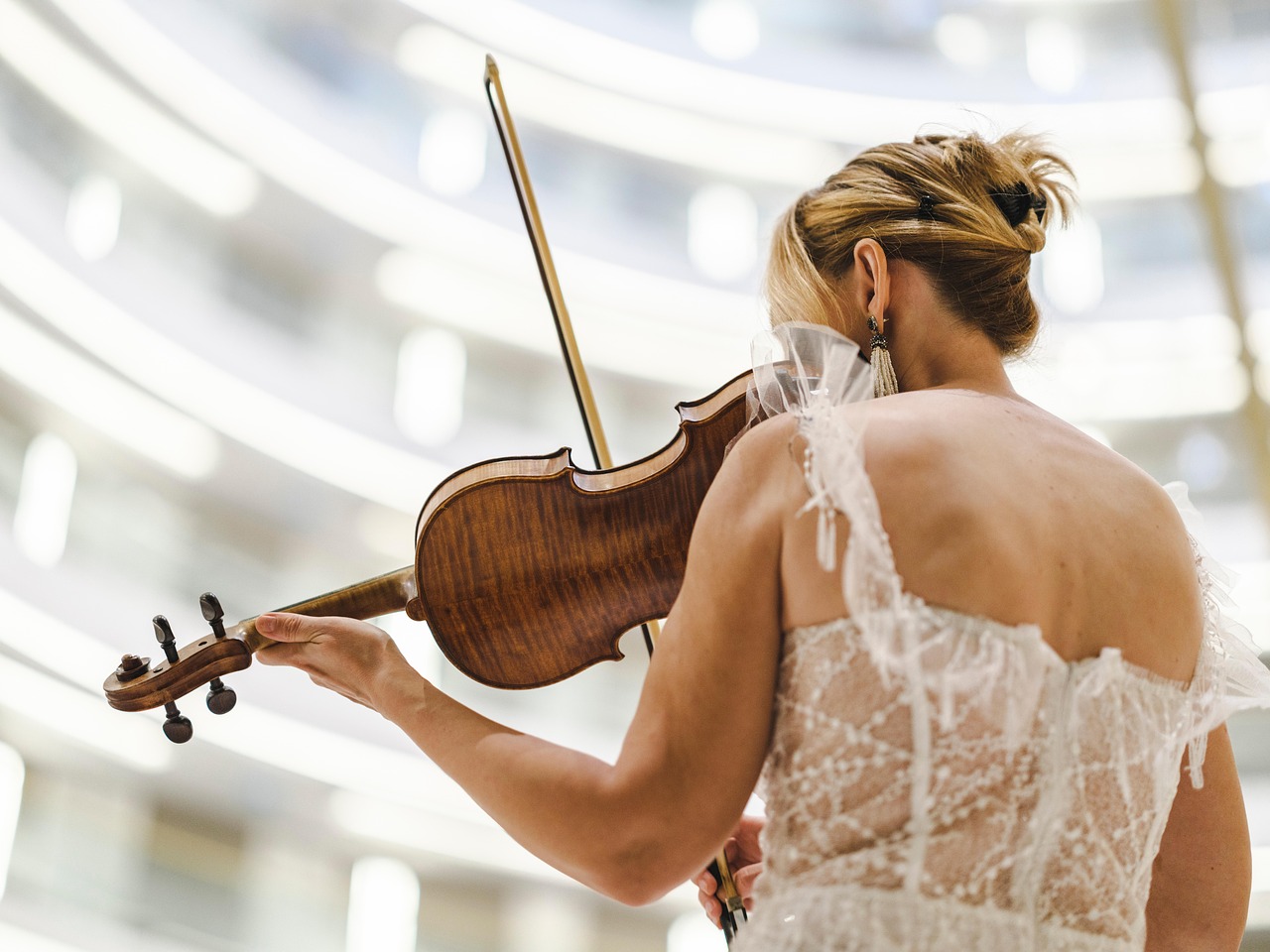 https://eventalba.com/wp-content/uploads/2025/06/violin-8405558_1280-1.jpg
